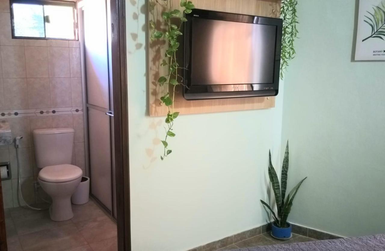 Saiyu Aeropuerto Bed & Breakfast Luque Bagian luar foto